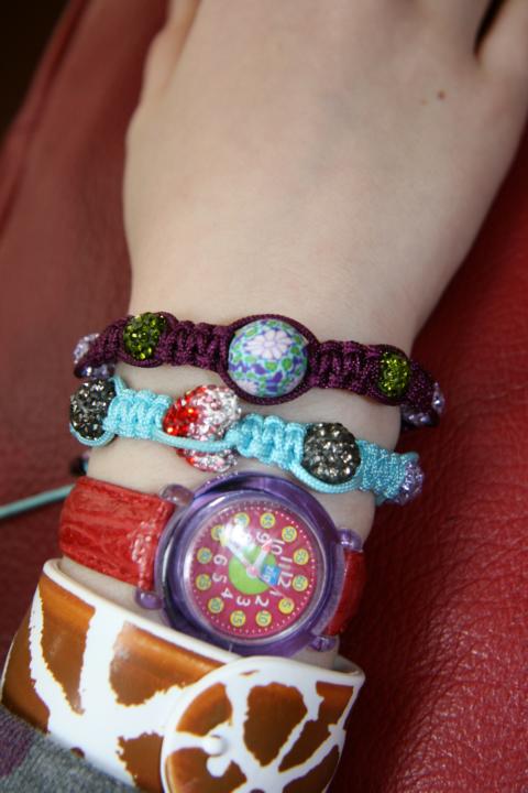 Et voici les bracelets Shamballe réalisés avec ma nénette : le bleu est celui de Sarah, elle s'est super bien débrouillée