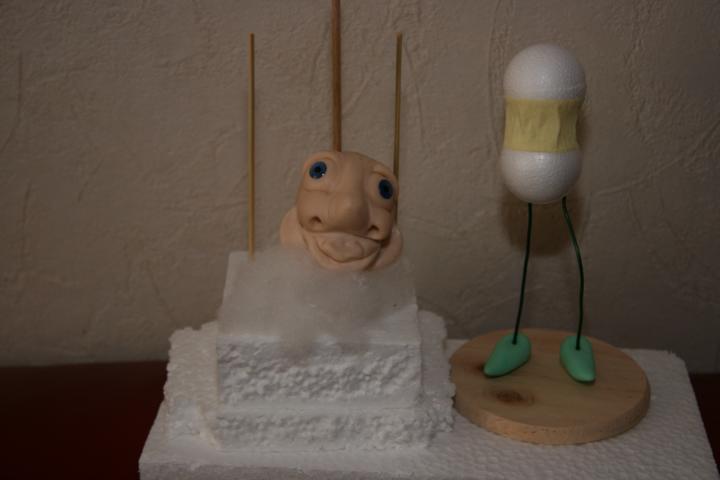 voici le personnage qui occupe mes journées, il est en pâte porcelaine et depuis cette photo, il est habillé .... une petit photo pour vous lorsqu'il sera terminé.